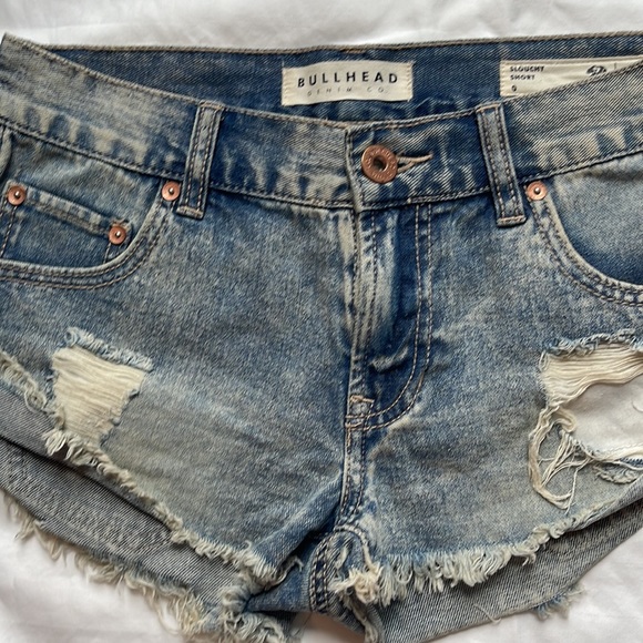 Bullhead Denim Co. Slouchy Short. Size 0. Short Denim Shorts. - Picture 2 of 5